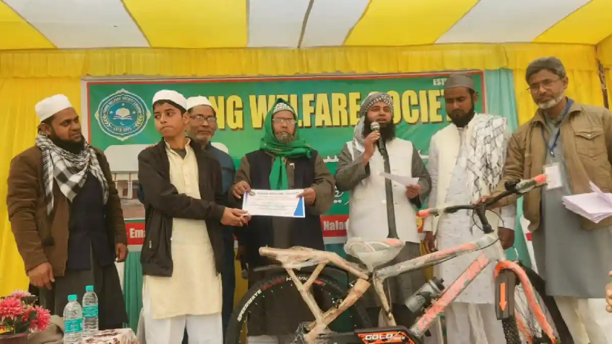 ईमादपुर में यंग वेलफेयर सोसाइटी का सम्मान समारोह