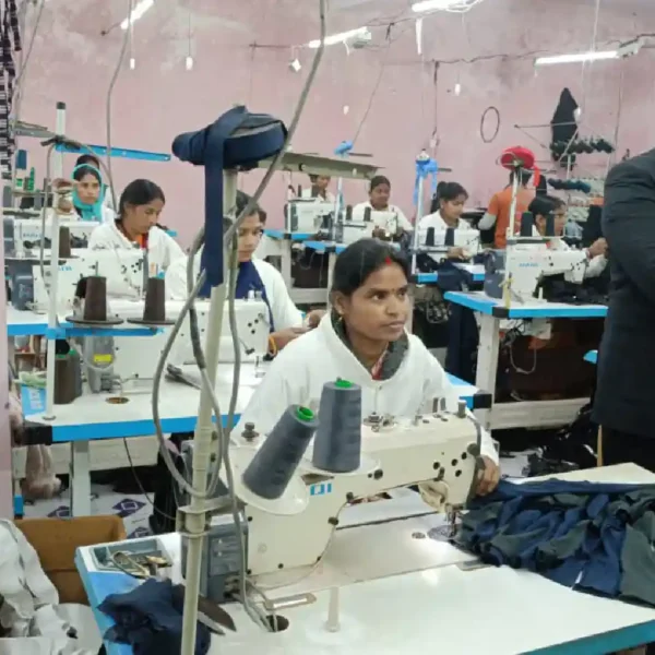 नालंदा डीएम कुंदन कुमार ने निशा रेडीमेड गारमेंट्स का निरीक्षण किया