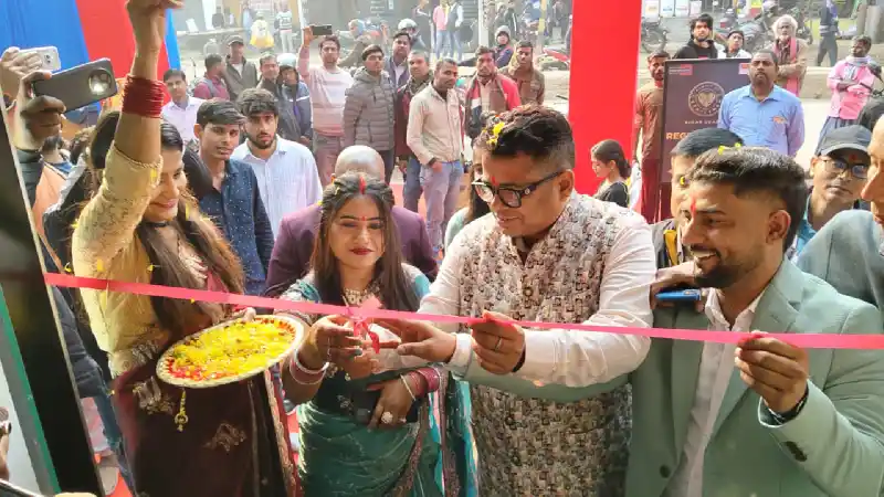 बिहार शरीफ में पीटर इंग्लैंड के नए शोरूम का भव्य उद्घाटन